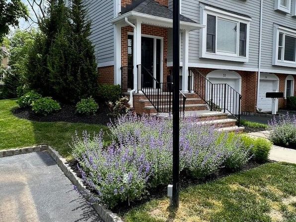 65 E River Rd APT 32
