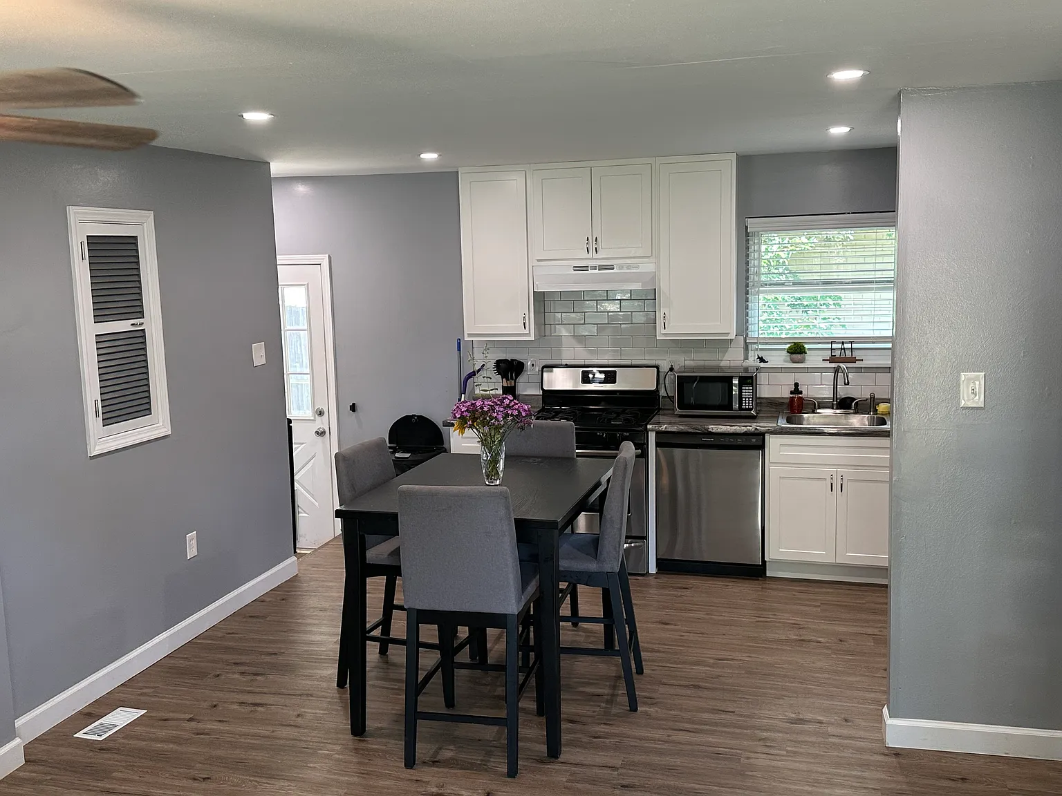 10101 Fite Cir — Photo 4