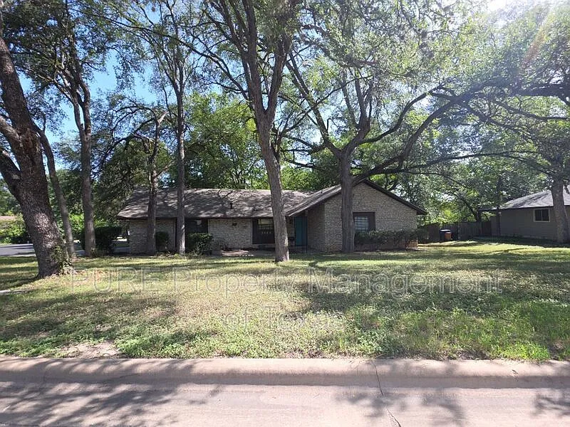 3 bed, 2.0 bath, 1145 sqft, $1,750 — Photo 2