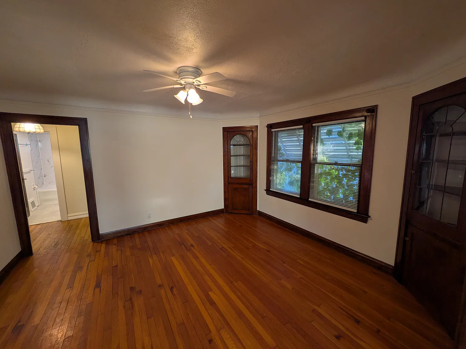4 bed, 2600 sqft, $2,200 — Photo 4