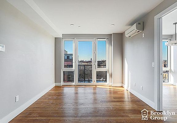 5th image of 853 Lexington Ave #4A