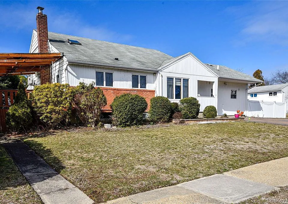 65 Sylvia Ln