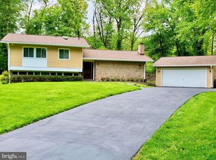 8212 Stone Trail Dr, Bethesda, MD 20817