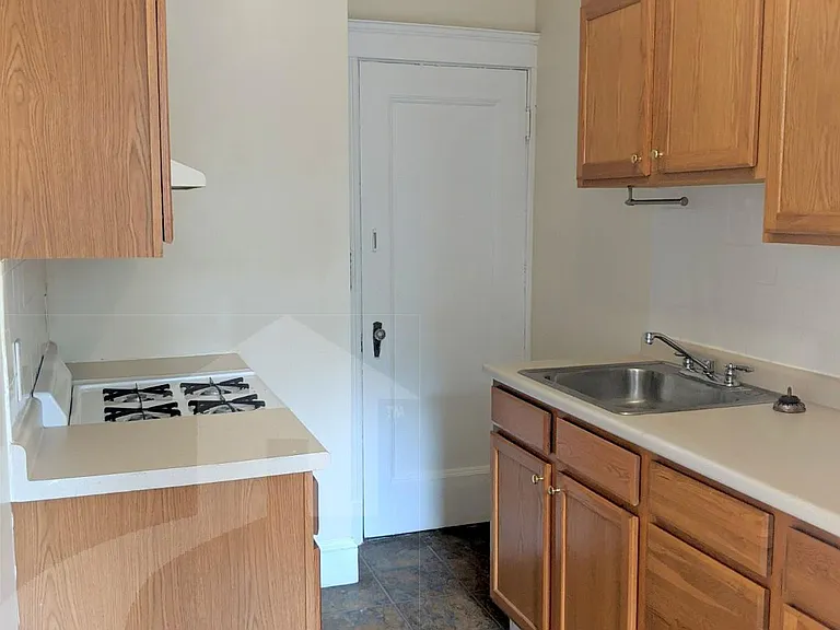 10 Agassiz St #7 — Photo 8