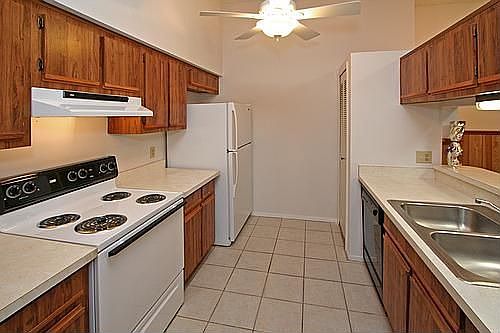3rd image of 106 Shady Oak Dr