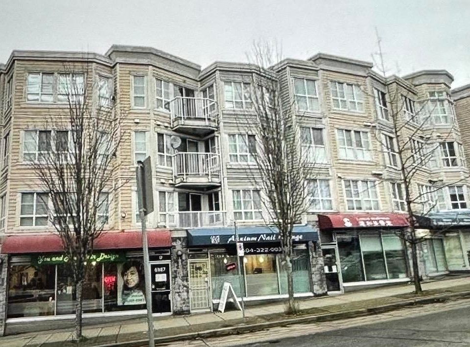 1st image of 6991 Victoria Dr #210