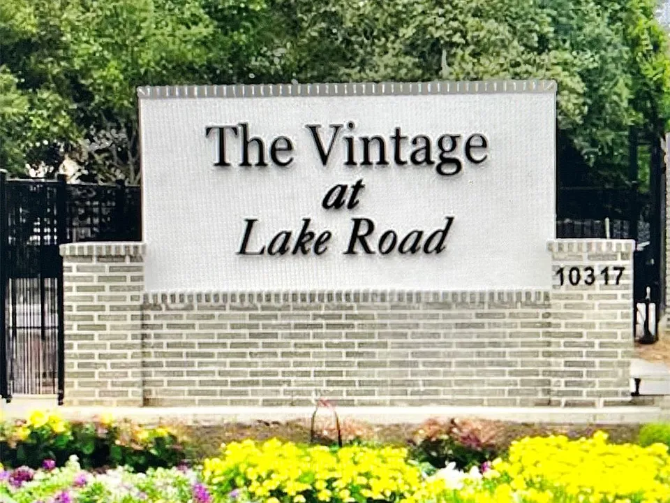 10317 Lake Rd #4A