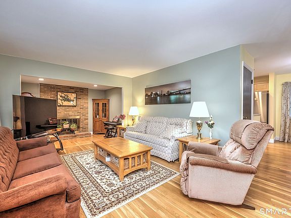 3rd image of 43 Prairie Avenue