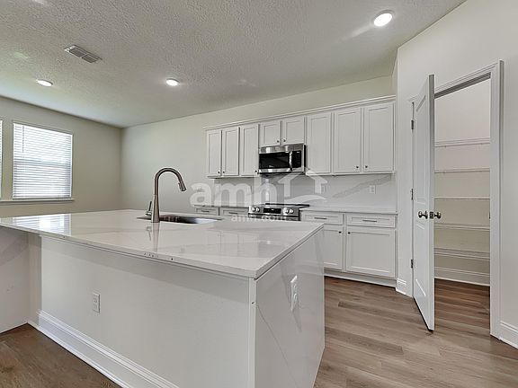 4th image of 11541 Bay Hill Cir