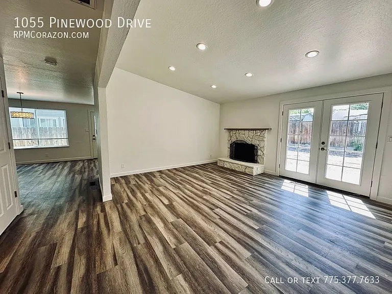 1055 Pinewood Dr — Photo 3