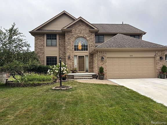 2nd image of 530 Lexington Dr