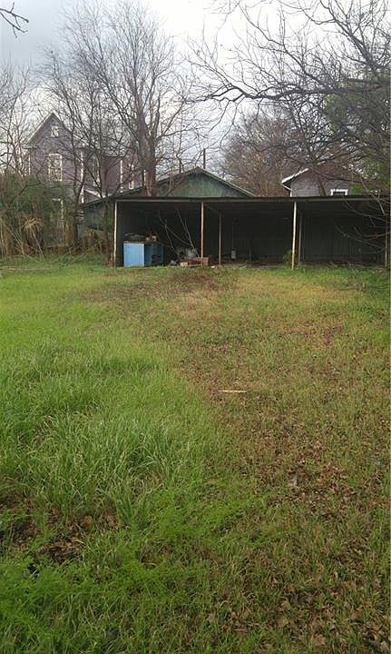 2nd image of 305 E Carson St