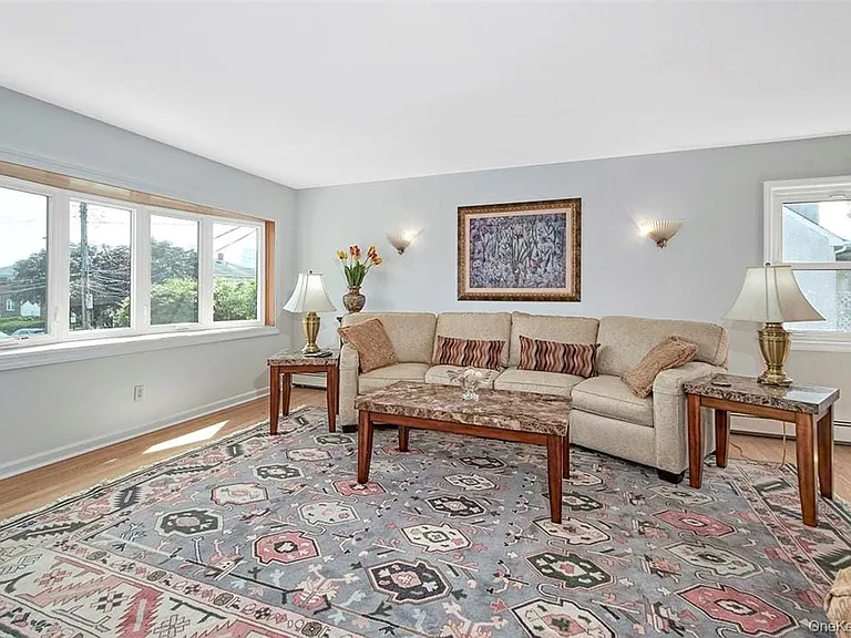 28 Beechwood Ave — Photo 2