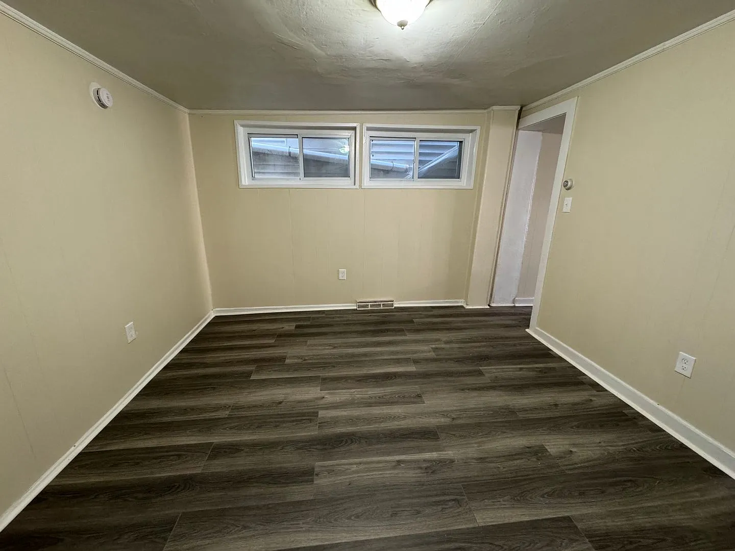 3 Bdrm, 1 Full Bath Twin-Semi Detached home — Photo 4