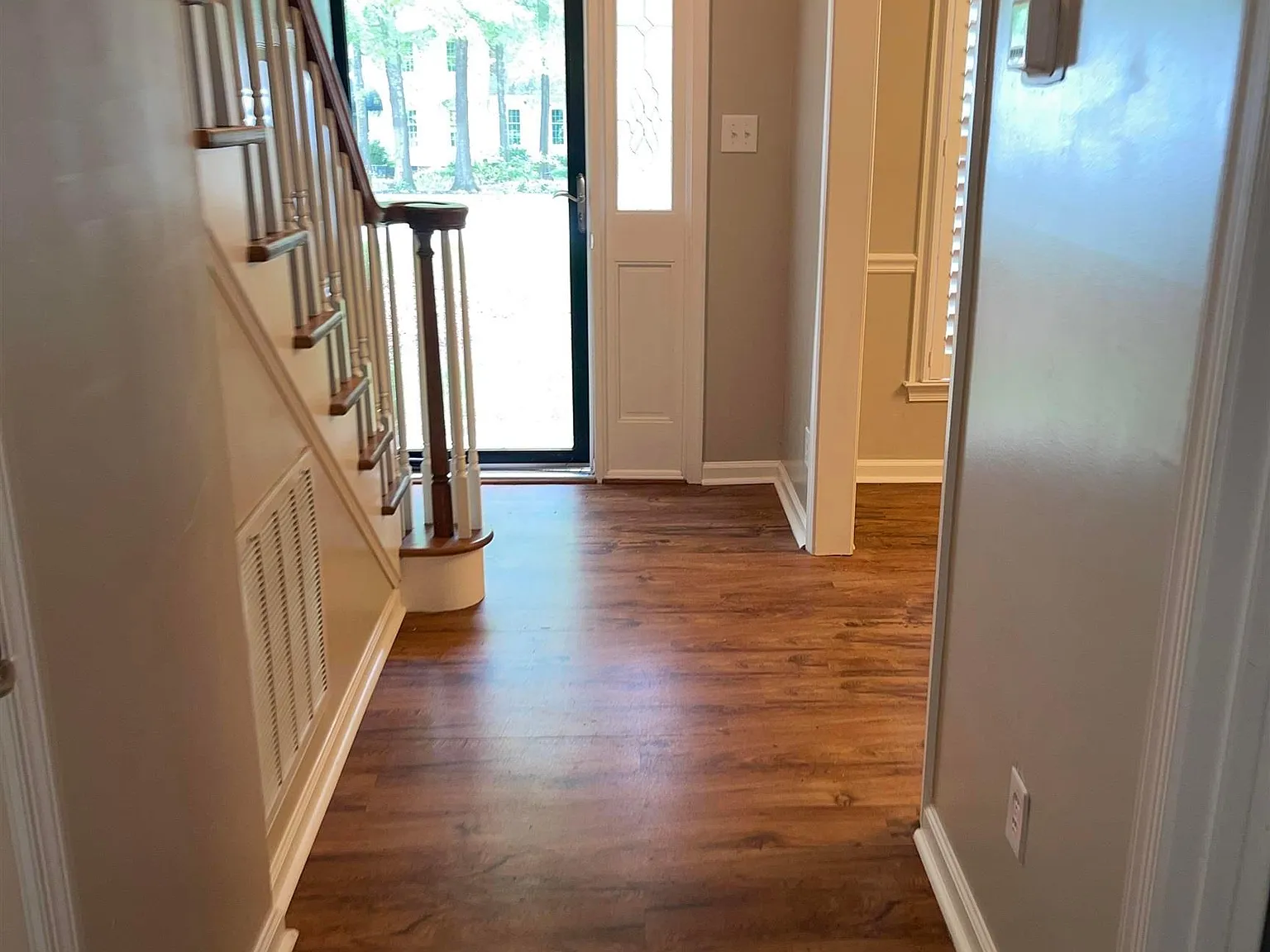 4 bed, 2.5 bath, 2200 sqft, $2,200 — Photo 4