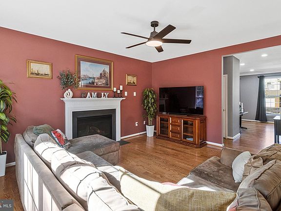 3rd image of 18513 Cornflower Rd