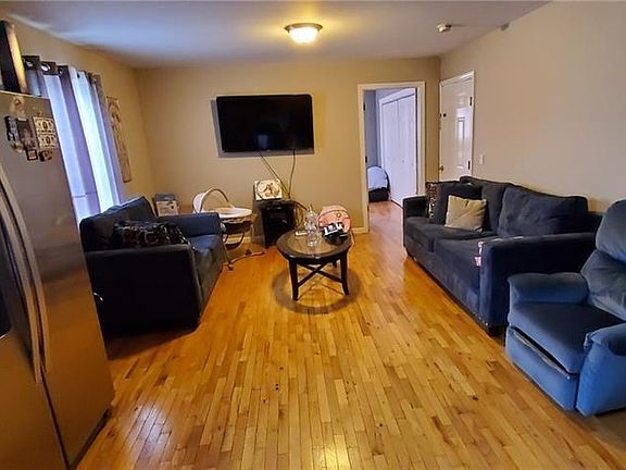 5th image of 18 Montgomery St #2