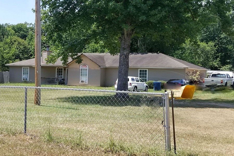 2nd image of 210 Ash St