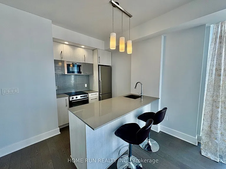 255 Bay St #3 — Photo 13