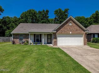 8351 Grayce Dr, Southaven, MS 38671