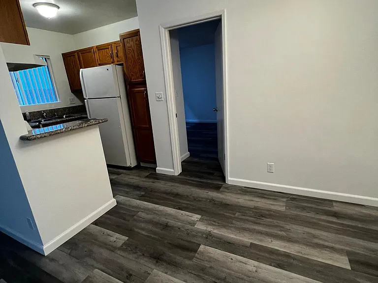1730 Barry Ave — Photo 13