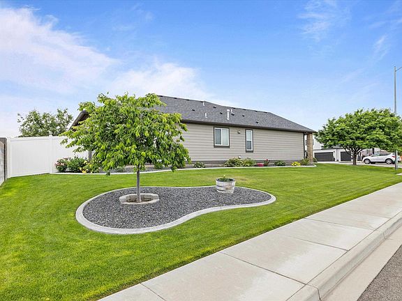 5th image of 3609 El Paso Dr