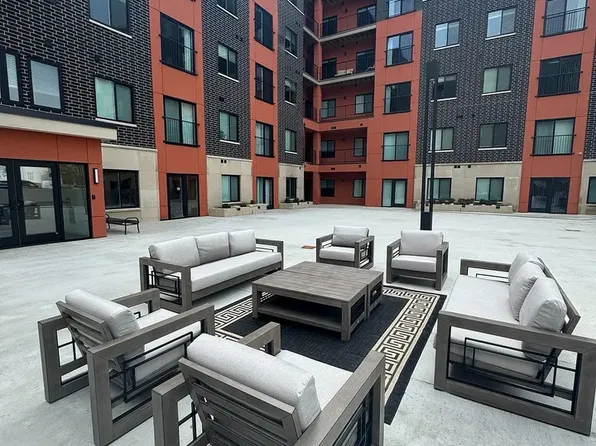 4-UP Luxury Apartments