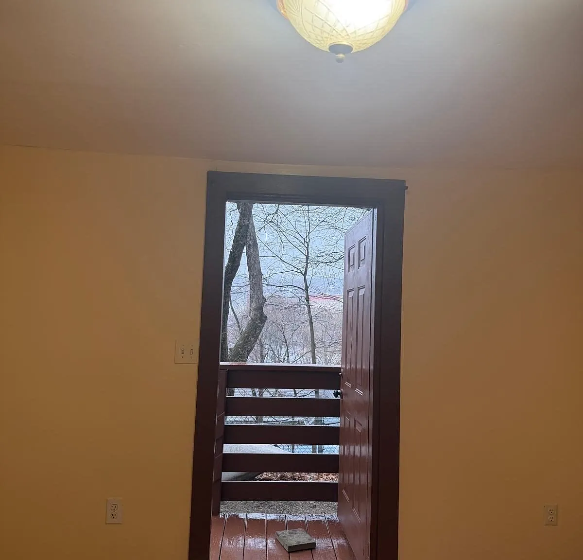 2 bed, 1.0 bath, 9999 sqft, $1,900 — Photo 3