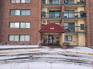 1840 Huntington Blvd, Hoffman Estates, IL 60169