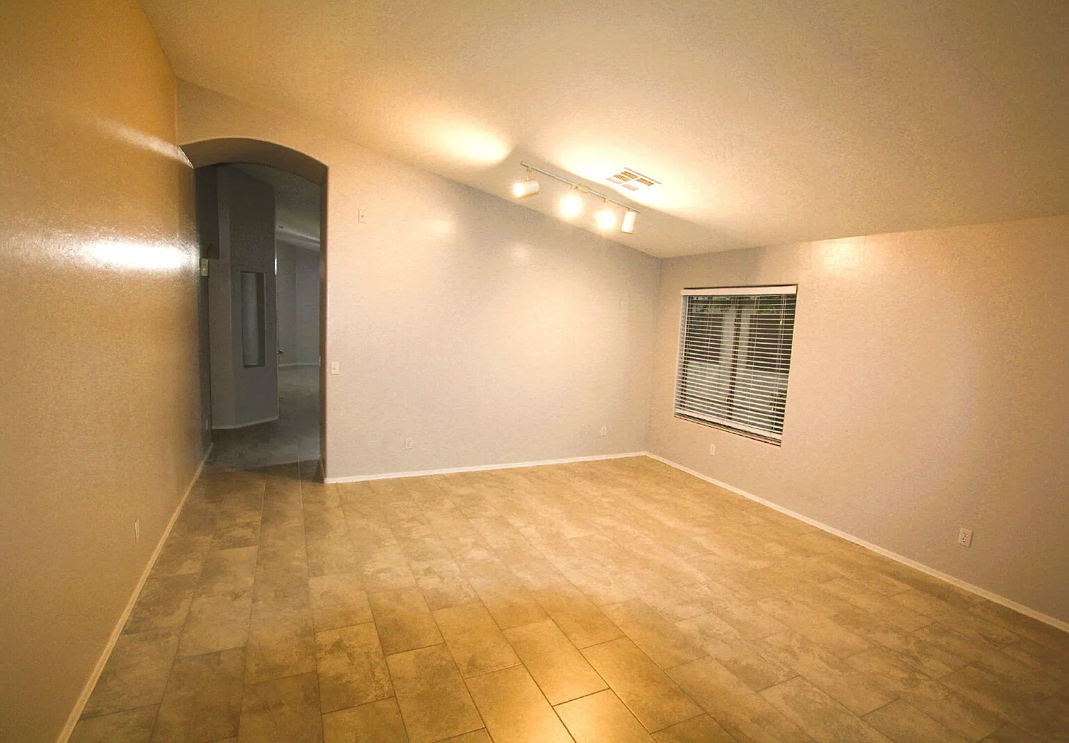 3 bed, 2.0 bath, 2038 sqft, $1,940 — Photo 2