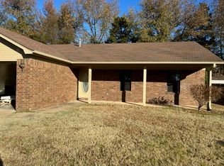 1525 E 13th St, Russellville, AR 72802
