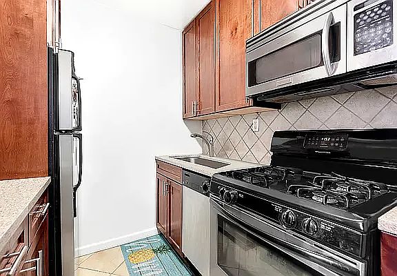 5th image of 211 E 53rd St #2CC