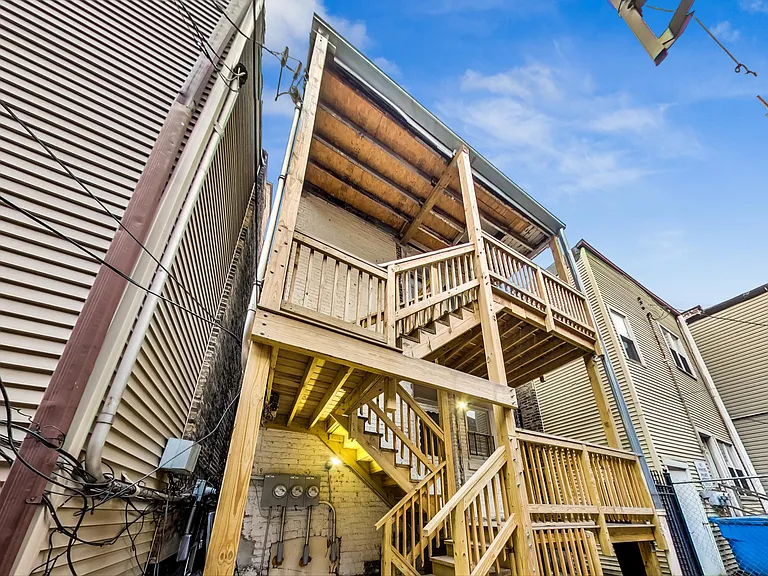 3554 N Wilton Ave #1 — Photo 37