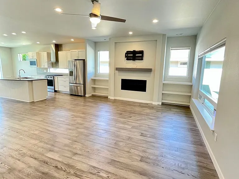304 E Stanford Ave — Photo 14