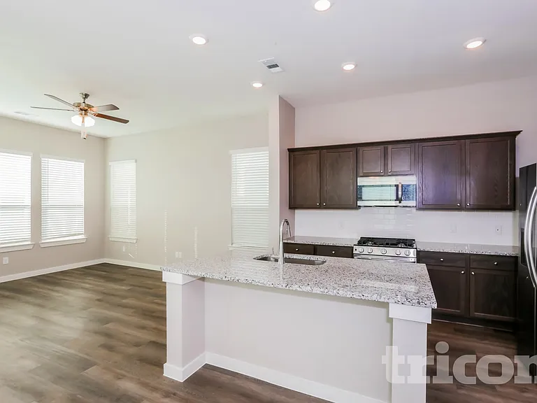 832 Feather Thorn Dr — Photo 5