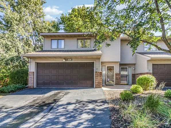 2338 Hillwood Dr E, Maplewood, MN 55119