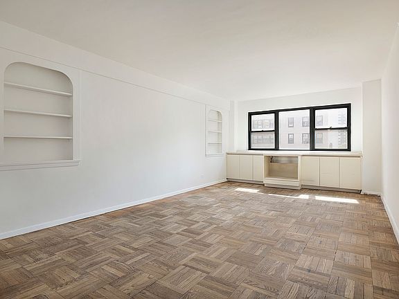 2nd image of 181 E 73rd St APT 8A
