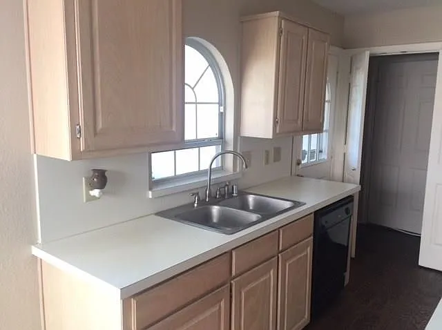 1120 Emily Ln — Photo 7