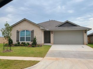 11008 NW 97th St, Yukon, OK 73099