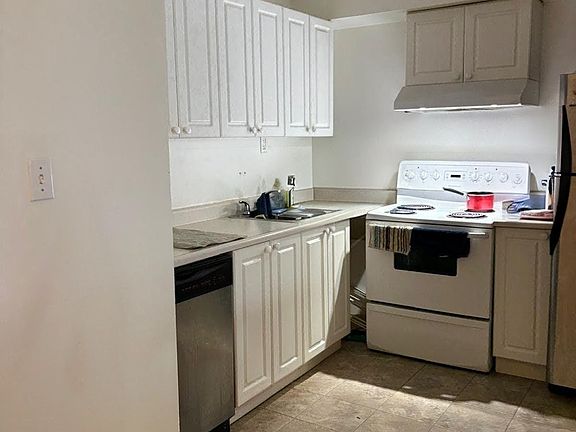 4th image of 52 Wellington St #3