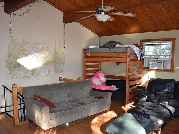 4th image of 340 N Locust St