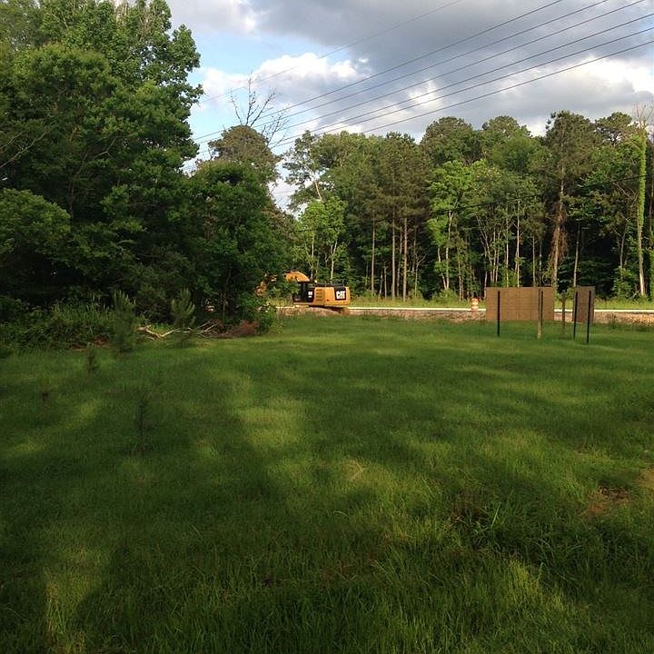 2nd image of 910 Flynt Dr