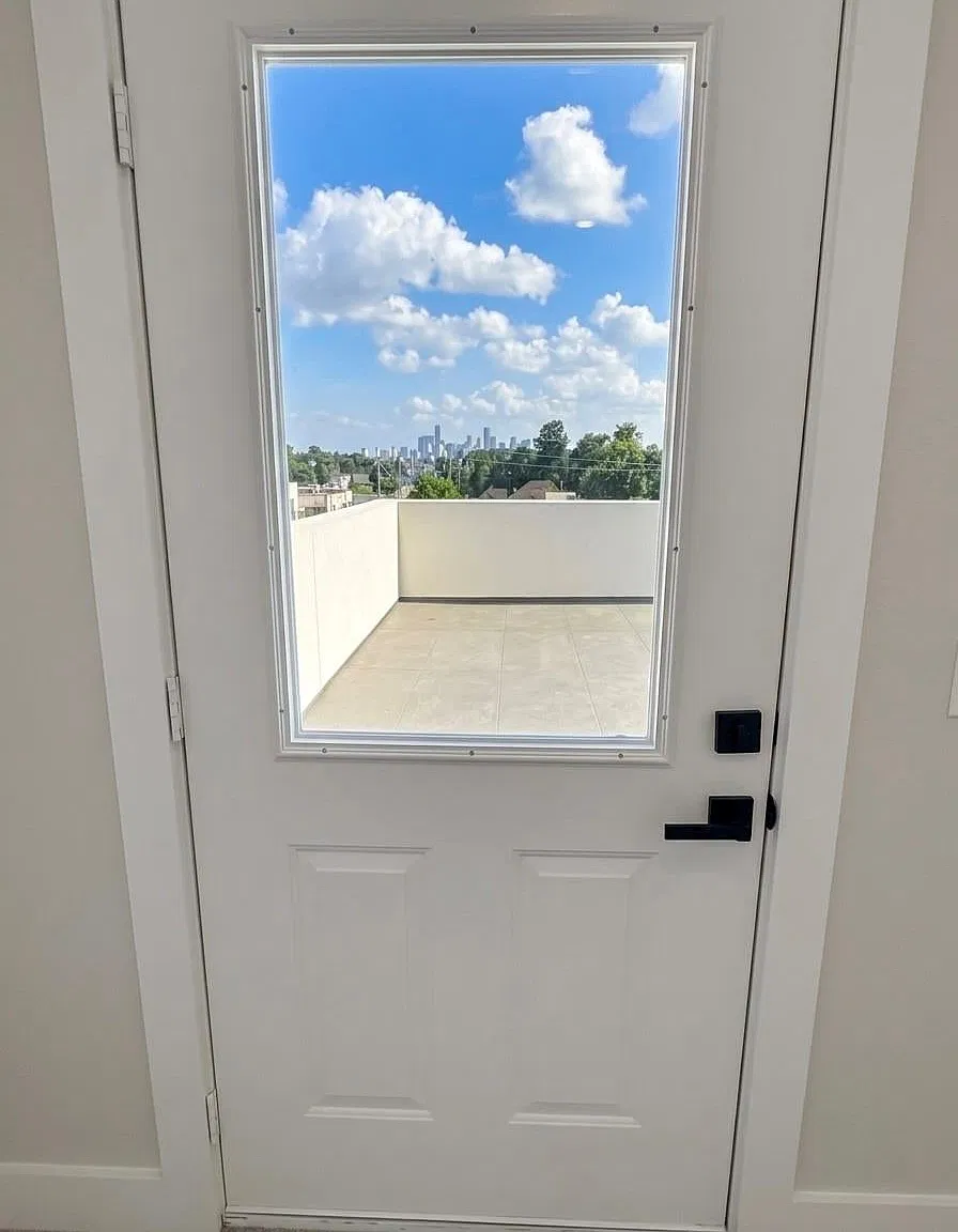 3 bed, 3.5 bath, 2080 sqft, $3,450 — Photo 4
