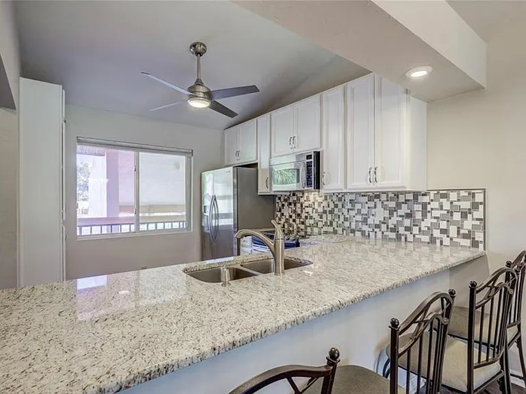 13130 White Marsh Ln #207 — Photo 2