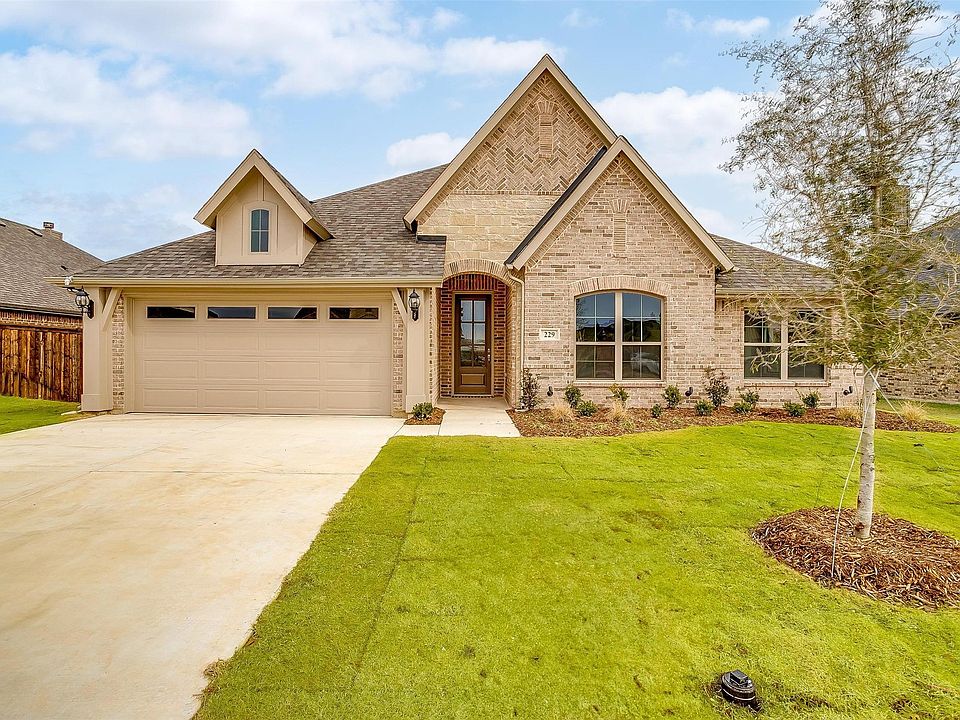 1st image of 229 Brazos Dr