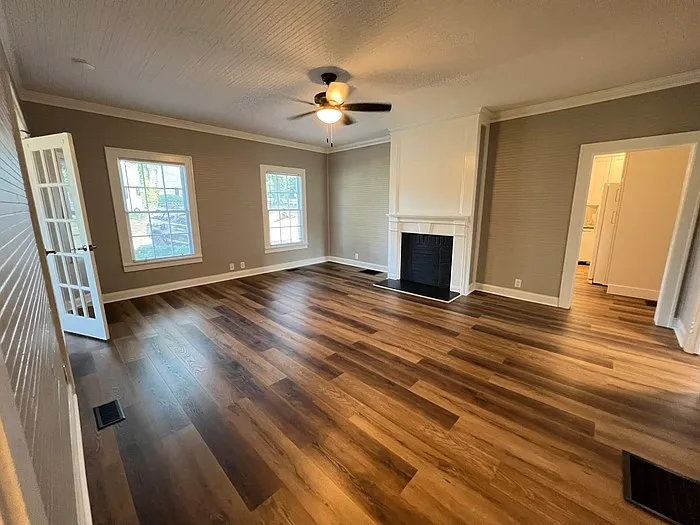 3 bed, 1.0 bath, 1435 sqft, $2,195 — Photo 2