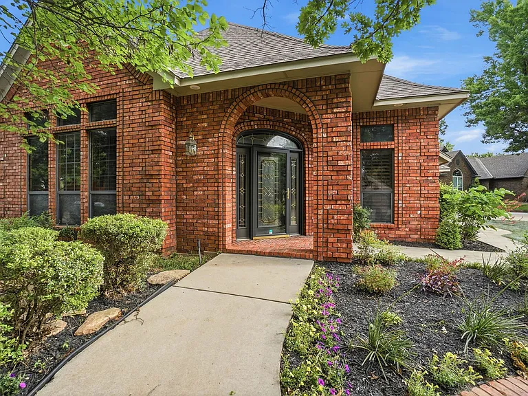 3102 NE Heritage Dr — Photo 53