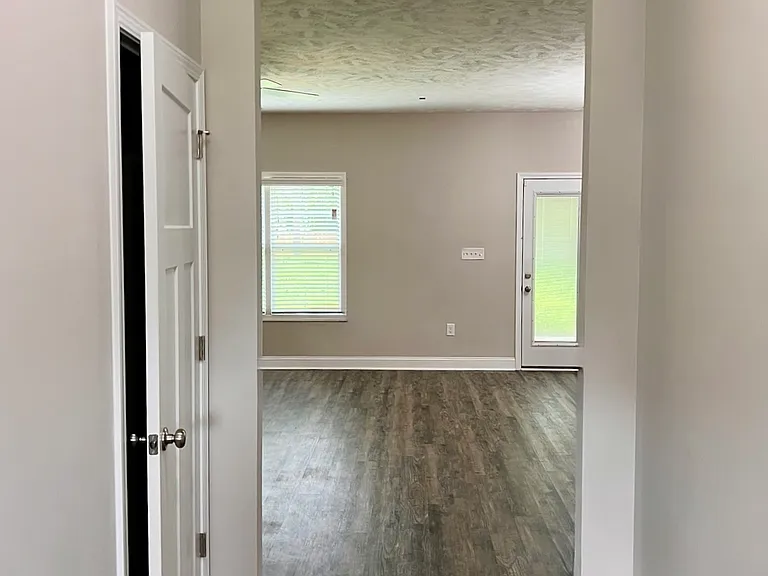 1618 Strickland Bridge Rd — Photo 3