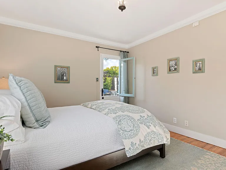 224 W Cota St — Photo 21