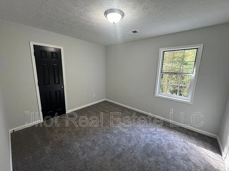 63 Lakeview Ln — Photo 14